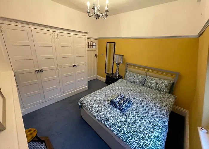 Perfect Location Central London Double Room In Former Monastery!