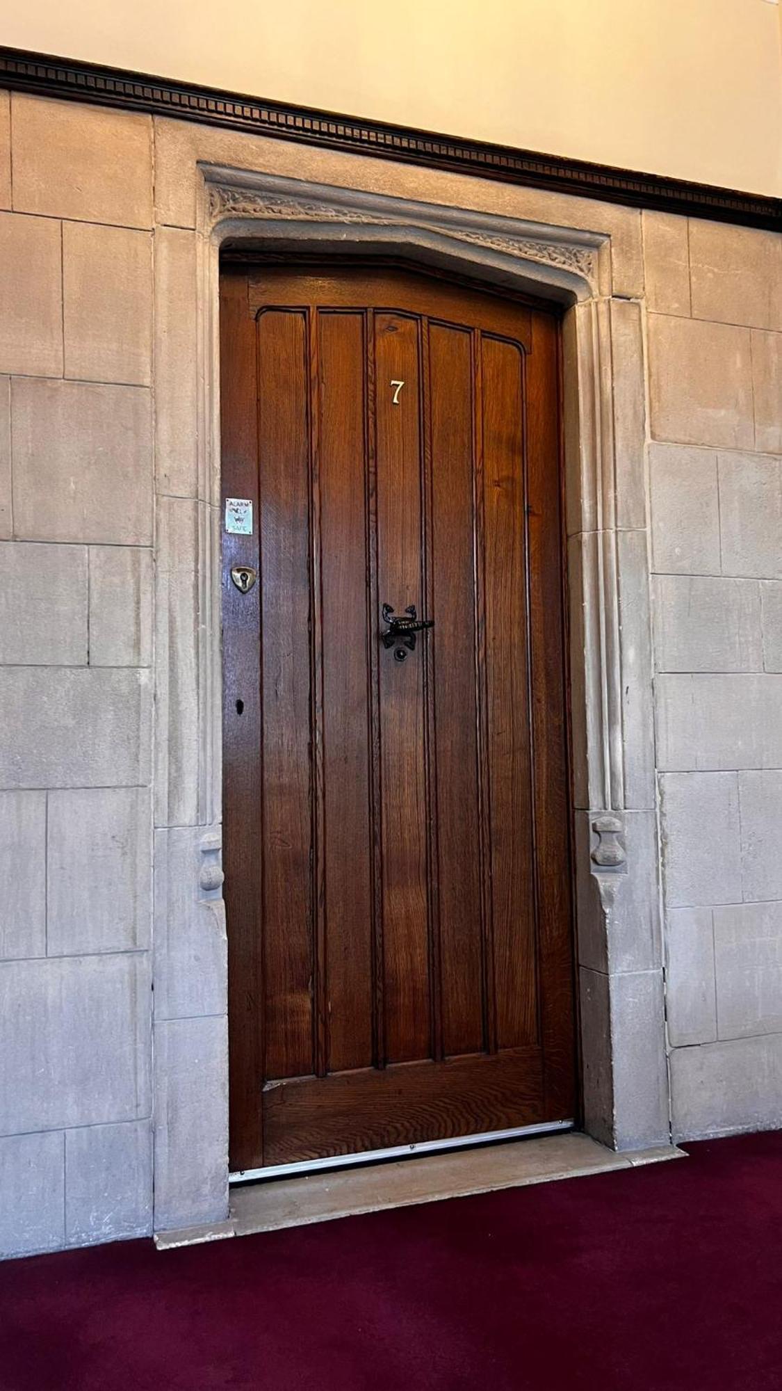Perfect Location Double In Former Monastery! Homestay *